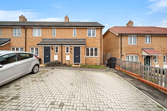 3 Bedroom End Terrace House For Sale In Hectare Lane, Gravesend, Kent, DA11