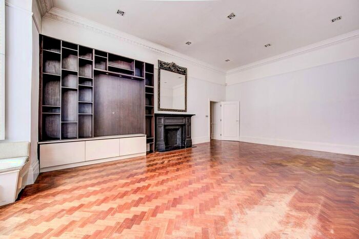 2 Bedroom Flat To Rent In Old Brompton Road, South Kensington, London, SW5