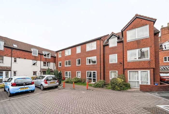 1 Bedroom Flat For Sale In High Street, Tewkesbury, Gloucestershire, GL20