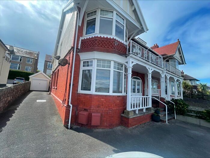 1 Bedroom Apartment To Rent In Rhos Promenade, LL28