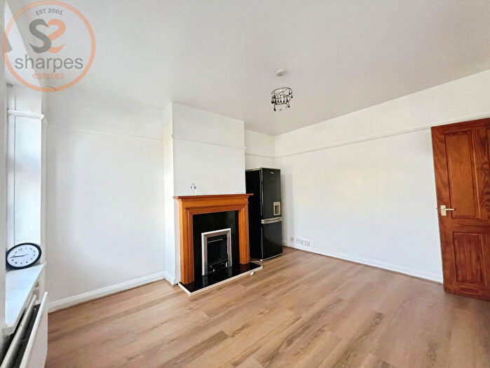 2 Bedroom Flat To Rent In Croydon Road, Wallington, Greater London, SM6