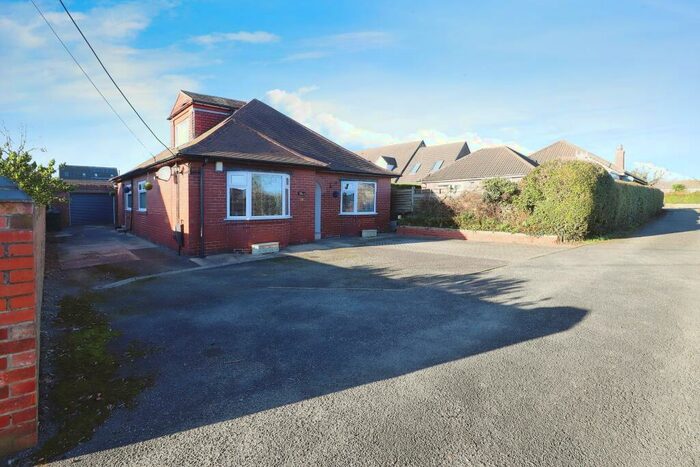 3 Bedroom Bungalow For Sale In Braithwell Road, Ravenfield, Rotherham, South Yorkshire, S65