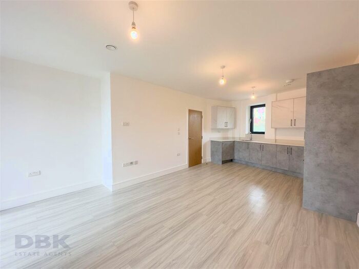 1 Bedroom Flat To Rent In Meadow House, Staines Road, Hounslow, TW4