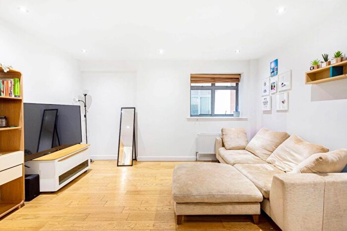 1 Bedroom Flat To Rent In Curtain Road, Shoreditch Triangle, EC2A