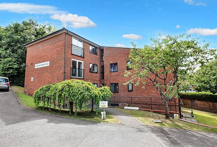 2 Bedroom Flat For Sale In Woodmill Lane, Bitterne Park, SO18