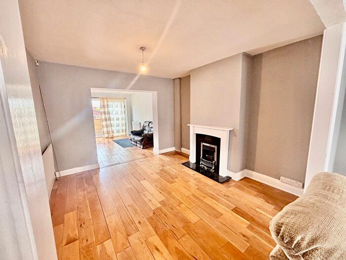 3 Bedroom Property To Rent In Old Road East, Gravesend, DA12