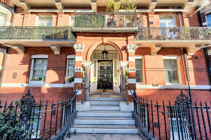 2 Bedroom Flat To Rent In Nevern Mansions, Earls Court, London, SW5