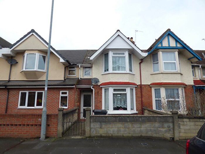 3 Bedroom Terraced House To Rent In Groundwell Road, Swindon, SN1