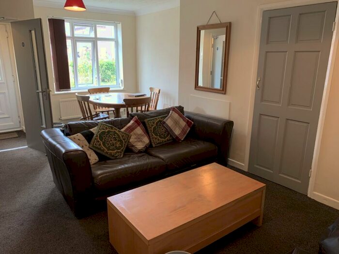 6 Bedroom Semi-Detached House To Rent In Beverley Road, Norwich, NR5