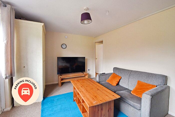 2 Bedroom Flat To Rent In Cairns Road, Bristol, Somerset, BS6