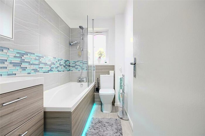 1 Bedroom Flat To Rent In Larmans Road, Enfield, Greater London, EN3