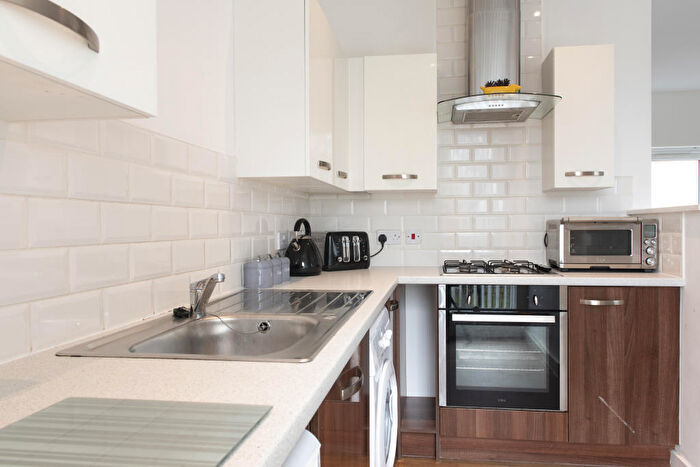 4 Bedroom Apartment To Rent In Twyford Street, London, N1