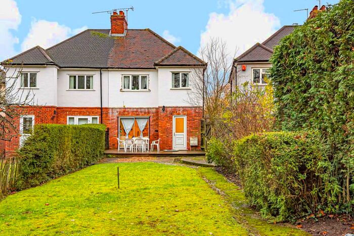 4 Bedroom Semi-Detached House To Rent In Beckingham Road, Guildford, GU2