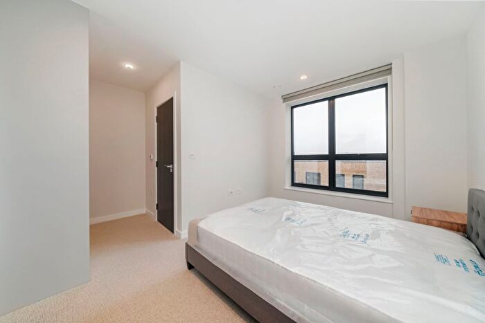 2 Bedroom Flat To Rent In Hanwell Square, London, W7