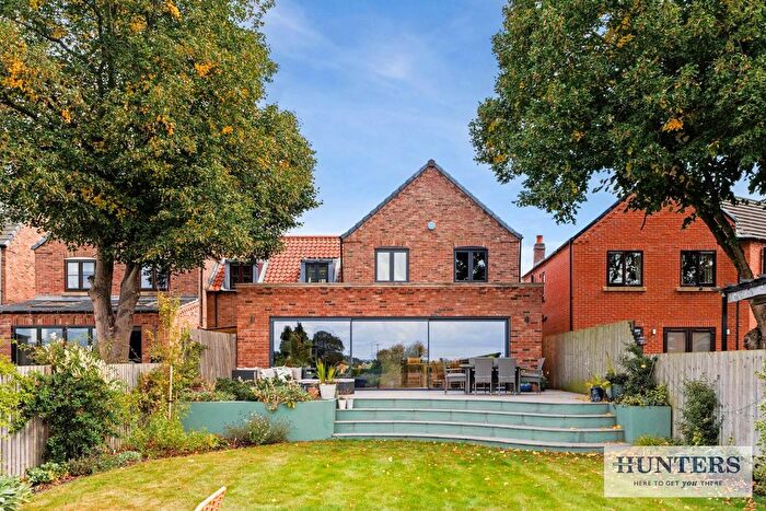 4 Bedroom Property For Sale In Barn Elms, Camblesforth, Selby, YO8
