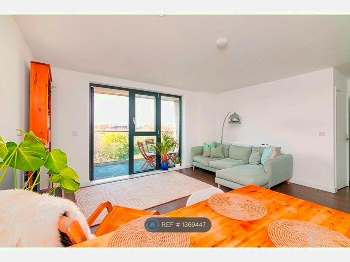 2 Bedroom Flat To Rent In Gibbs Lane, London, E2