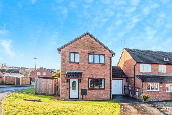 3 Bedroom Detached House For Sale In Bayleaf Avenue, Swindon, SN2