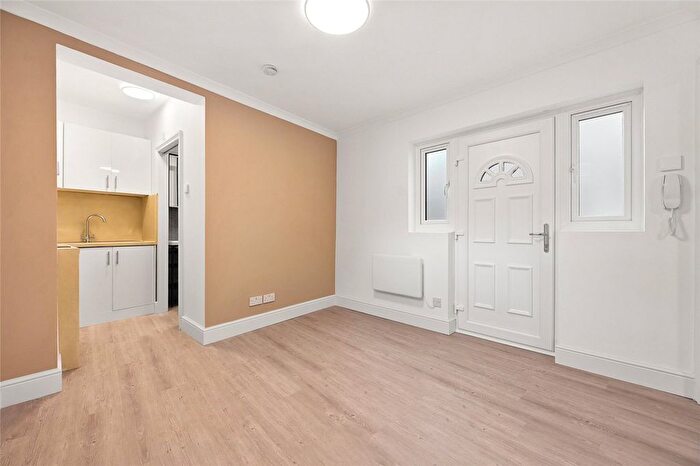 1 Bedroom Flat To Rent In Uxbridge Road, London, W12