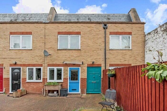 2 Bedroom Detached House To Rent In Robert Burns Mews, Brixton, SE24