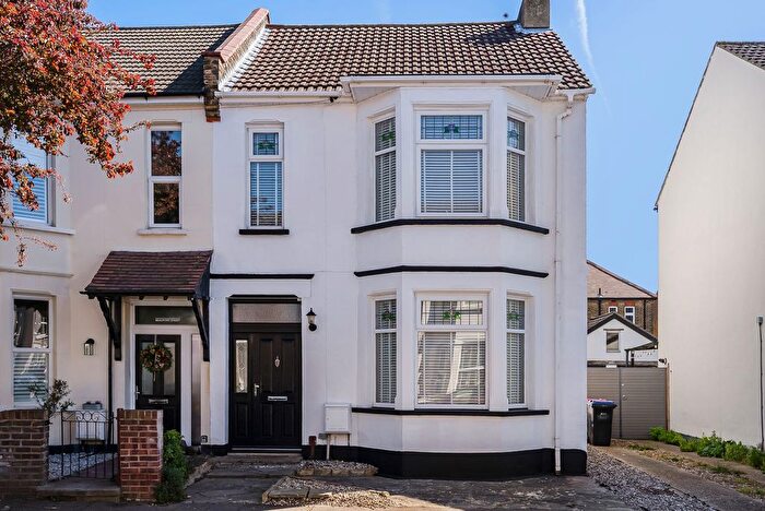 3 Bedroom End Of Terrace House For Sale In Beaufort Street, Southend-On-Sea, SS2
