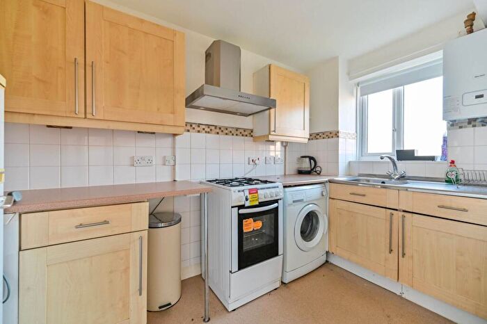 1 Bedroom Flat To Rent In Winery Lane, Kingston, Kingston Upon Thames, KT1