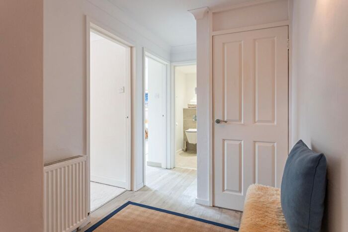 1 Bedroom Flat To Rent In Fair A Far, Cramond, Edinburgh, EH4