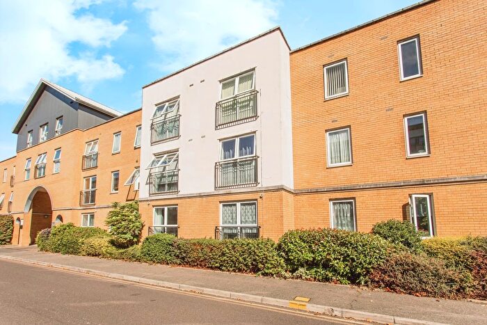 2 Bedroom Flat For Sale In Kenway, Southend-On-Sea, Essex, SS2