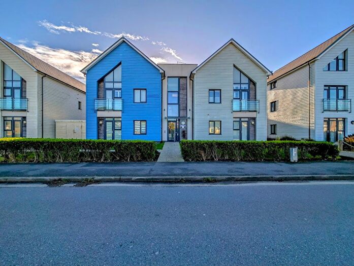 1 Bedroom Flat For Sale In Eirene Road, Goring-By-Sea, Worthing, BN12