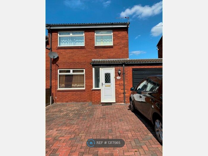 3 Bedroom Semi-Detached House To Rent In Crompton Street, Oldham, OL1