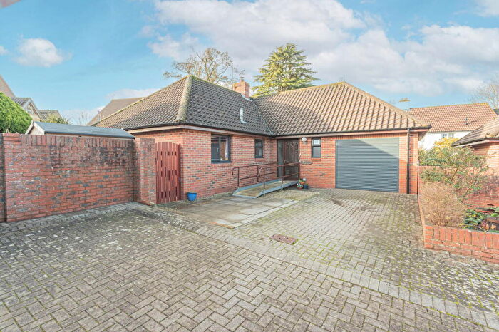 3 Bedroom Detached Bungalow For Sale In Laxton Drive, Kingswood, GL12