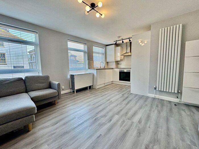 1 Bedroom Flat To Rent In Castle Way, Southampton, SO14