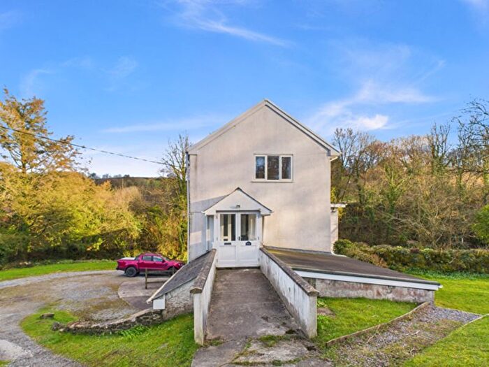 2 Bedroom Flat To Rent In Llanllwch, Carmarthen, SA31