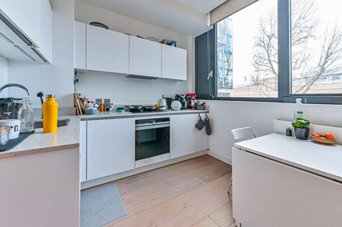 1 Bedroom Flat For Sale In Highgate Hill, Highgate, London, N19