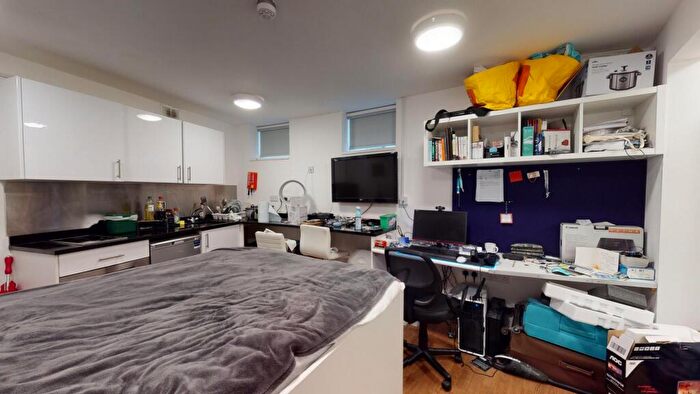 1 Bedroom Flat To Rent In Pipe Lane, Bristol, BS1