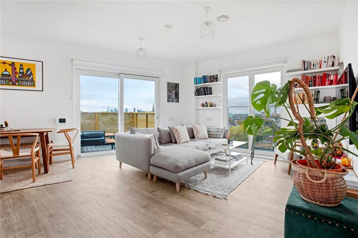 2 Bedroom Apartment For Sale In Homerton High Street, London, E9