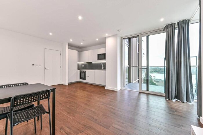 1 Bedroom Flat To Rent In Hartingtons Court, Finsbury Park, London, N4