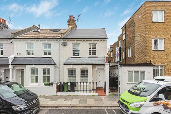 3 Bedroom End Of Terrace House For Sale In Horder Road, London, SW6
