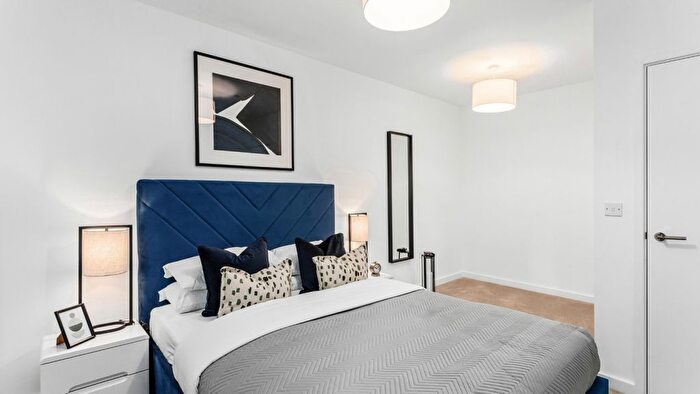 1 Bedroom Flat For Sale In Kenavon Drive, Reading, RG1