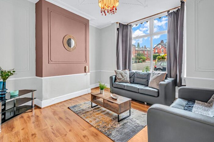 4 Bedroom House To Rent In Beechwood Road, Leeds, LS4