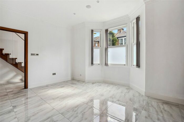 4 Bedroom End Of Terrace House To Rent In Abdale Road, White City, W12