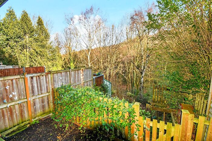 3 Bedroom Town House For Sale In Carrbottom Road, Greengates, Bradford, BD10