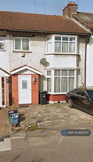 3 Bedroom Terraced House To Rent In Buxton Road, Ilford, IG2