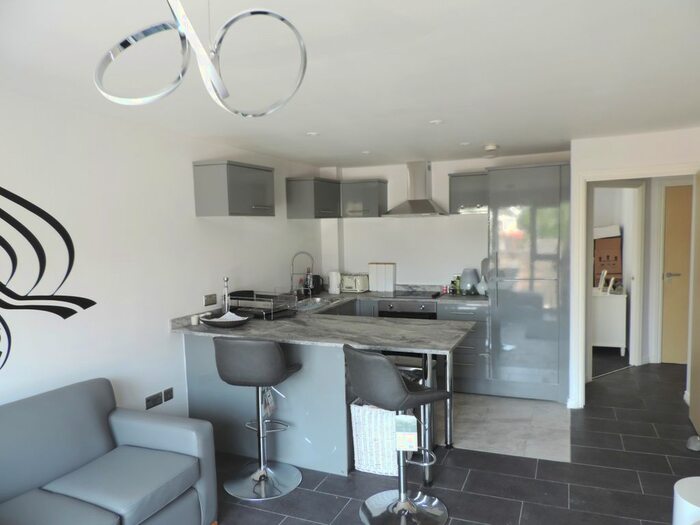 2 Bedroom Flat To Rent In Blackweir Terrace, Cardiff, CF10