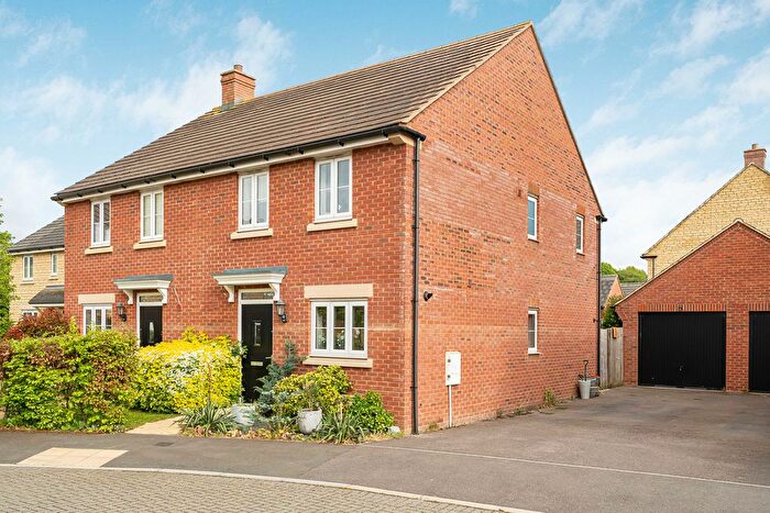 3 Bedroom Semi Detached House For Sale In Bramling Cross, Longworth, OX13