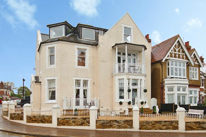 1 Bedroom Flat For Sale In Westcliff Parade, Westcliff-On-Sea, SS0