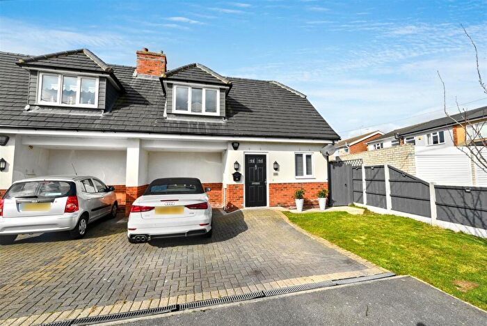 1 Bedroom Semi-Detached House For Sale In Hannett Road, Canvey Island, SS8