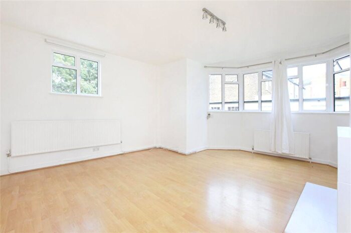 2 Bedroom Flat To Rent In Thurleigh Court, Clapham South, SW12