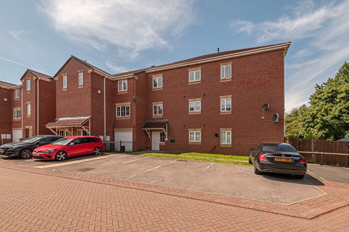2 Bedroom Flat To Rent In Kensington Way, Stourton Grange, Leeds, LS10