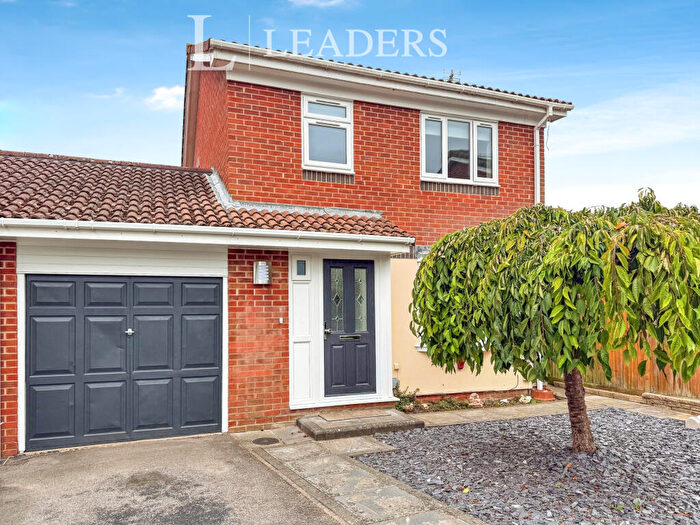 3 Bedroom Semi-Detached House To Rent In Heather Close, PO13