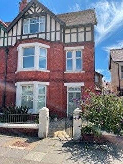 2 Bedroom Flat To Rent In Mostyn Avenue, Llandudno, LL30